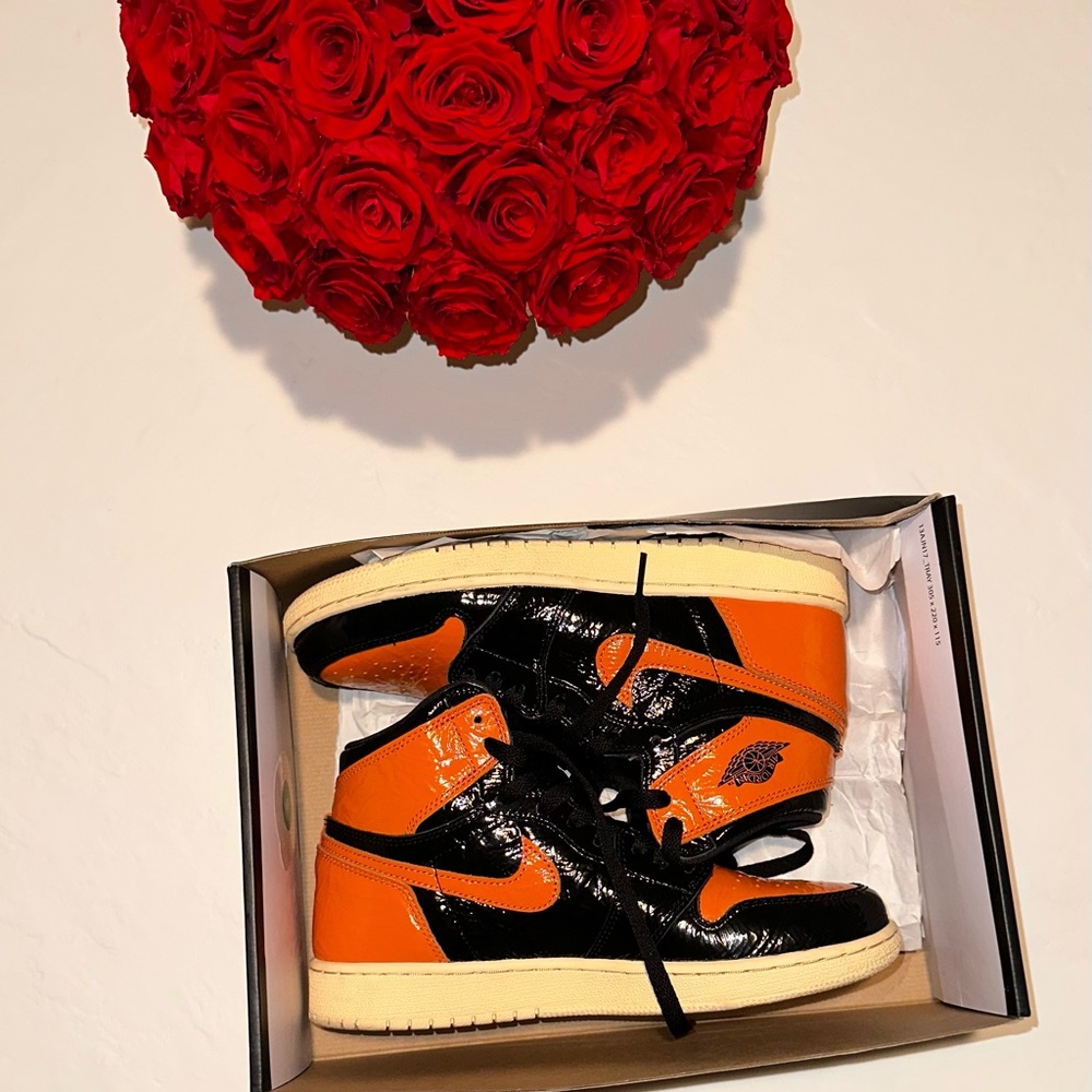 Air Jordan 1 Retro High OG 'Shattered
Backboard 3.0